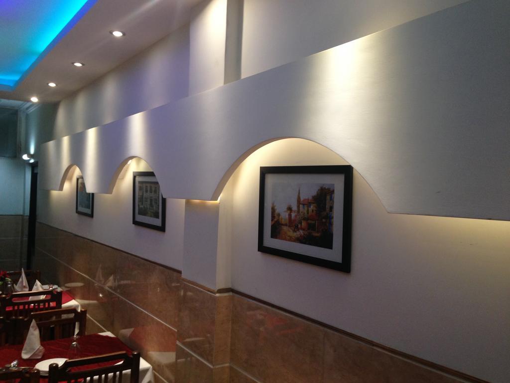 Hotel Ekant ファリーダーバード エクステリア 写真